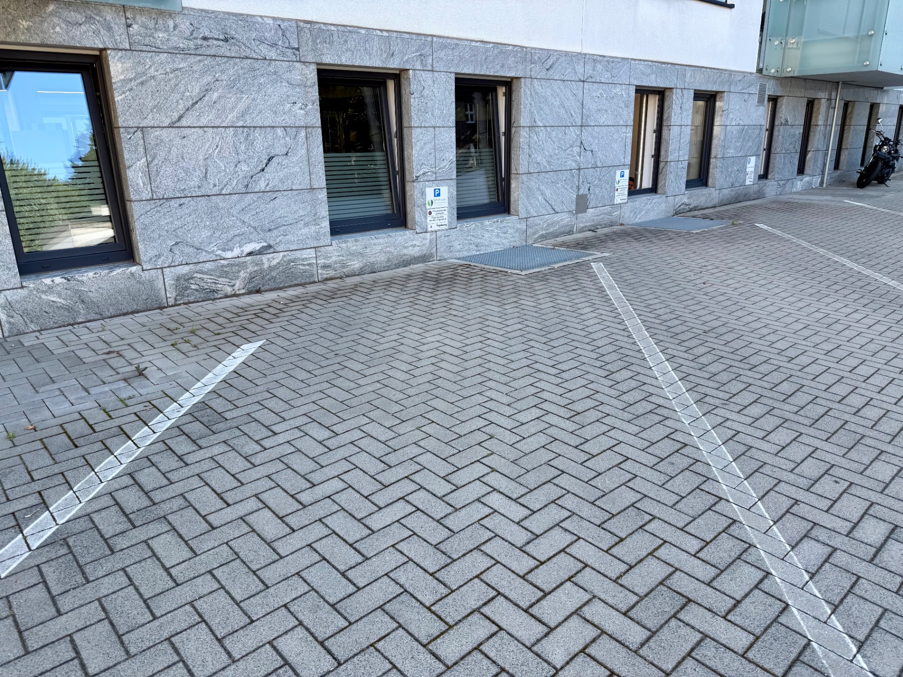 Parkplätze und Zufahrt zu SF Physio Recklinghausen
